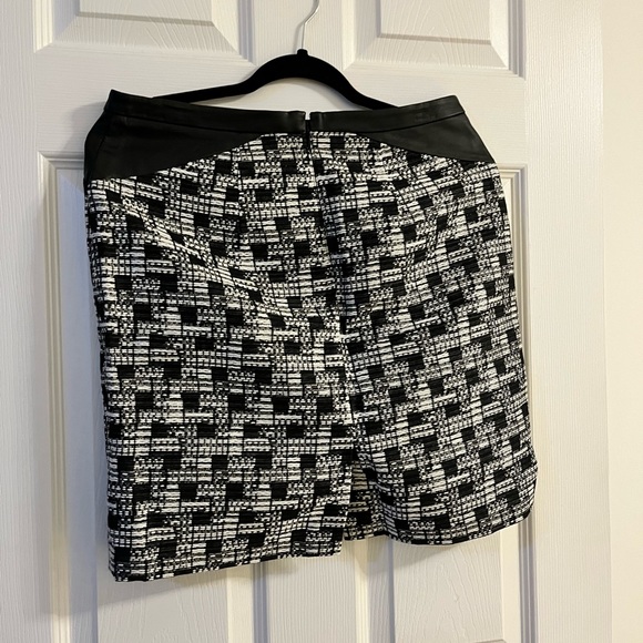 ANN TAYLOR TWEED BLACK & WHITE PENCIL SKIRT - Picture 2 of 2